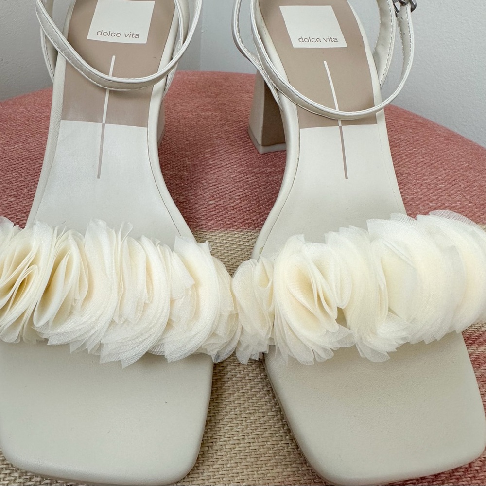 NWOT Dolce Vita Cream Ruffle Ankle-Strap Block Heel Sandals - Picture 9 of 15